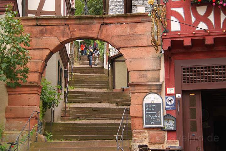 eu_de_miltenberg_017.jpg - Die Treppe der Schlogasse die zur Mildenburg fhrt