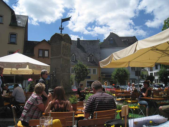 eu_de_nassau_002.jpg - Gemtlicher Biergarten im Zentrum von Nassau an der lahn