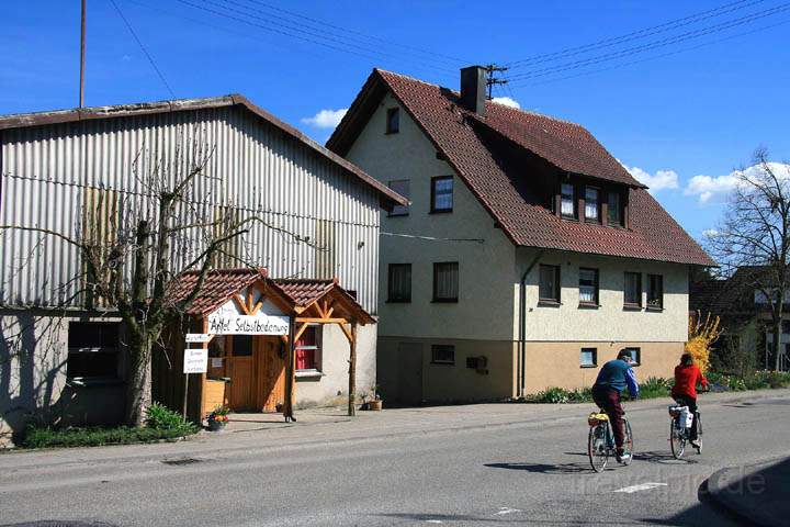 eu_de_oberohrn_003.jpg - Ein Bauernhaus mit Hofladen im Ort