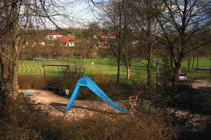 eu_de_oberohrn_010.jpg - Der Kinderspielplatz hinter dem Rathaus