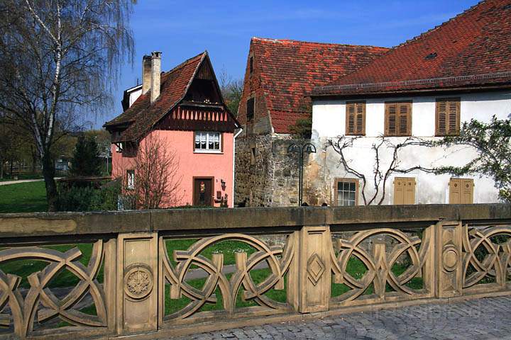 eu_de_oehringen_005.jpg - Die Sattelmayerbrcke in der Altstadt