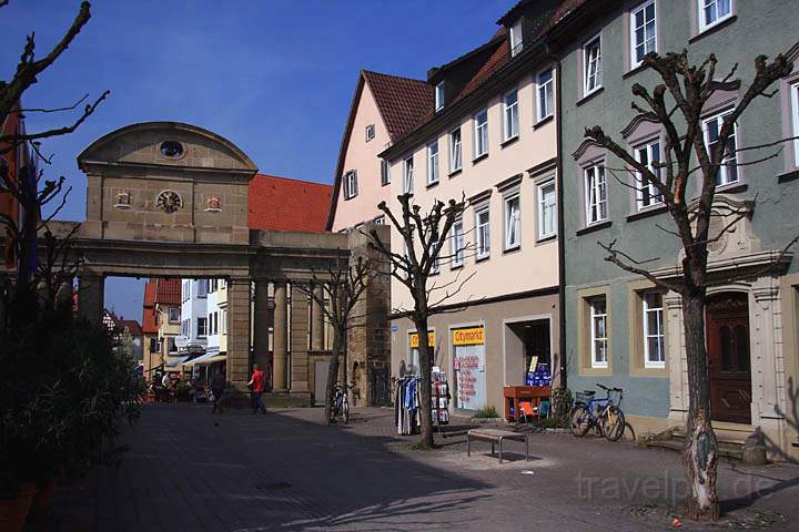 eu_de_oehringen_010.jpg - Das Obere Tor mit der Poststrae in hringen