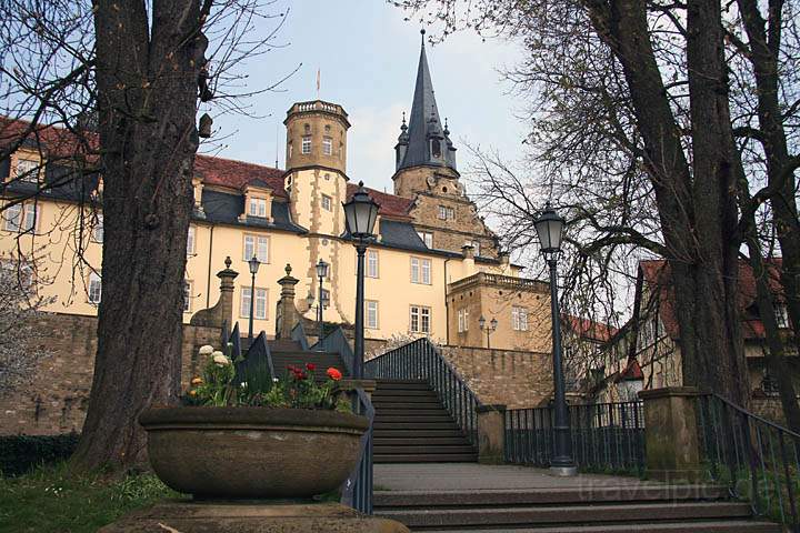 eu_de_oehringen_021.jpg - Der Aufgang zum Schlo vom Hofgarten