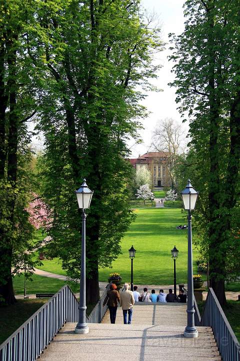 eu_de_oehringen_025.jpg - Die Treppe zum Hofgarten, der grnen Lunge von hringen