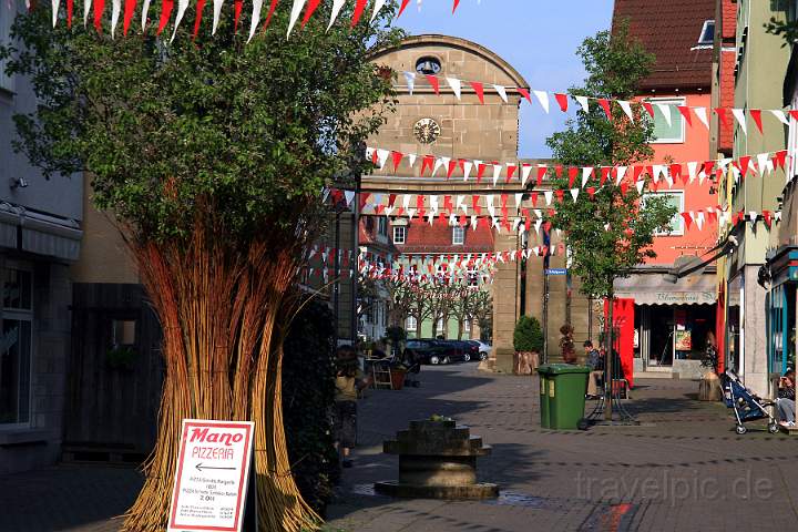 eu_de_oehringen_026.jpg - Feststimmung am Oberen Tor in der Poststrae