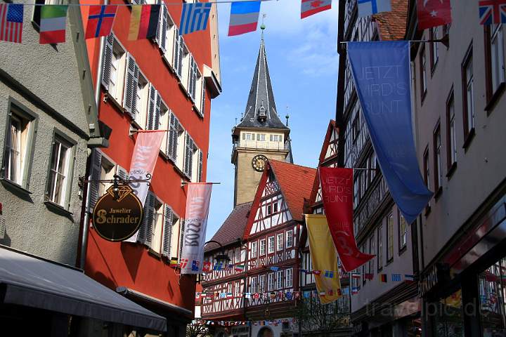 eu_de_oehringen_027.jpg - Feststimmung in der Fugngerzone von hringen