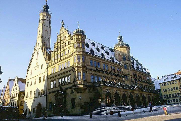 eu_de_rothenburg_008.jpg - Das Rathaus am Marktplatz von Rothenburg