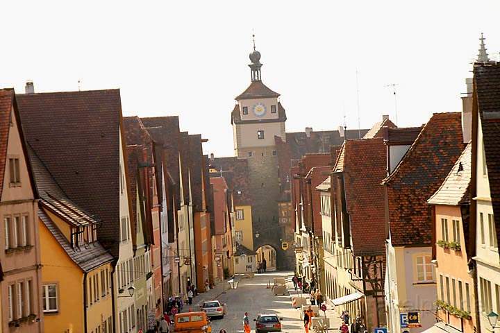 eu_de_rothenburg_038.jpg - Galgengasse und Weisser Turm in Rothenburg