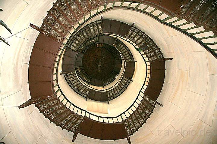 eu_de_ruegen_009.jpg - Die Wendeltreppe im Jagdschlo Granitz wurde im Mittelturm des Schlosses erbaut