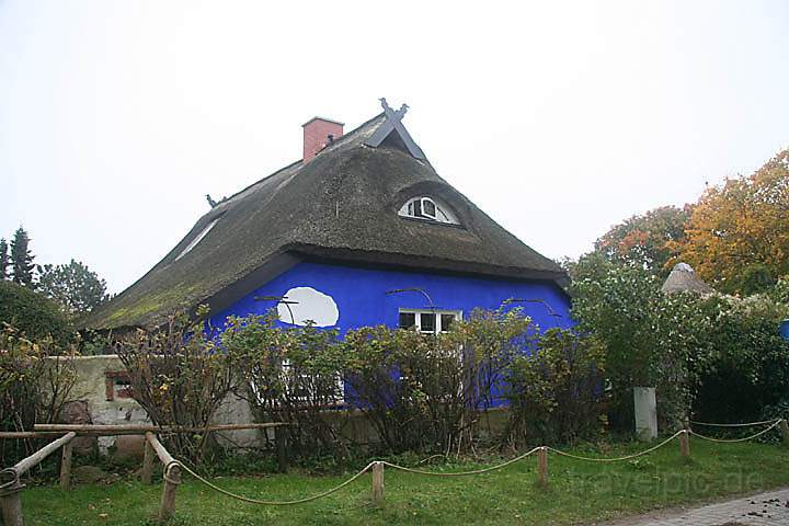 eu_de_ruegen_025.jpg - Die "Blaue Scheune" im Ort Vitte auf der Insel Hiddensee