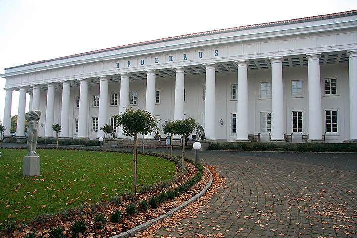 eu_de_ruegen_033.jpg - Das frstliche Badehaus Goor bei Lauterbach wurde 1818 errichtet.