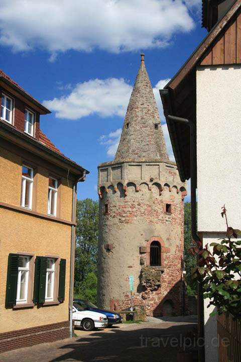 eu_de_seligenstadt_002.jpg - Der nrdliche Pulverturm an der Mainpromenade