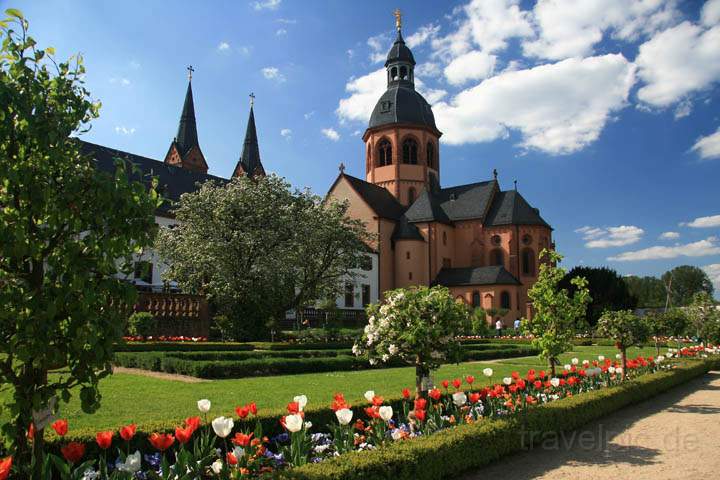 eu_de_seligenstadt_012.jpg - Die Einhard-Basilika in der ehemaligen Benediktiner-Abtei