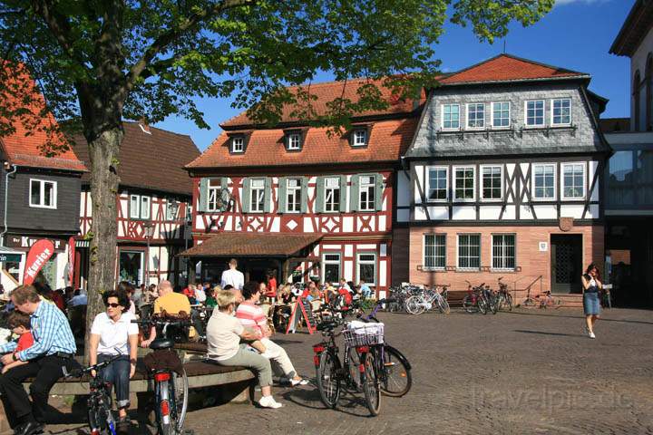 eu_de_seligenstadt_020.jpg - Fachwerkhuser auf dem Marktplatz