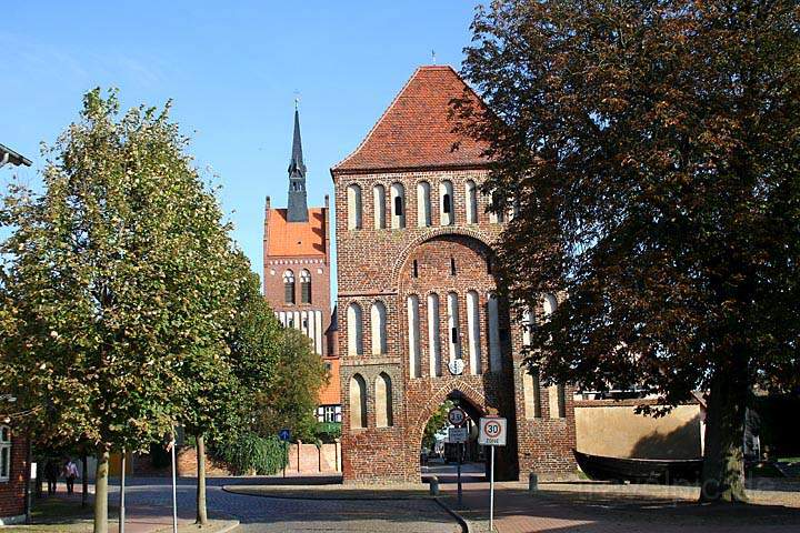 eu_de_usedom_003.jpg - Das Anklamer-Tor in der Stadt Usedom an der Ostsee