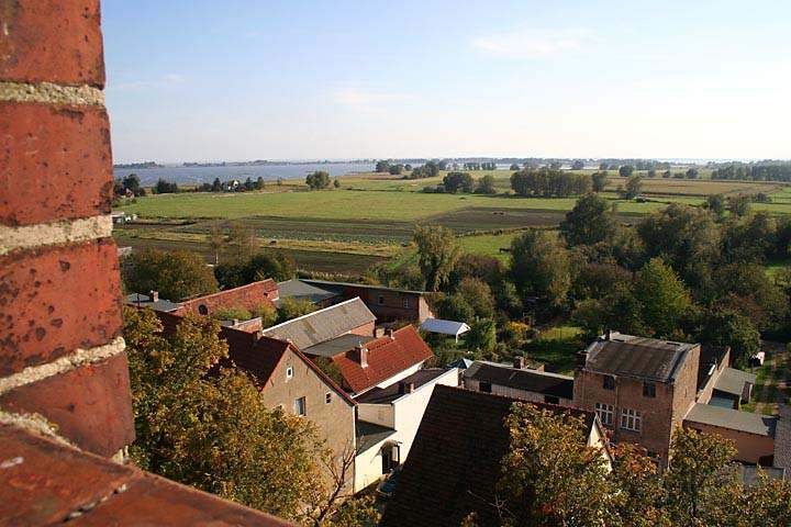 eu_de_usedom_005.jpg - Der Blick von der Marienkirche Stadt Usedom auf das flache Land