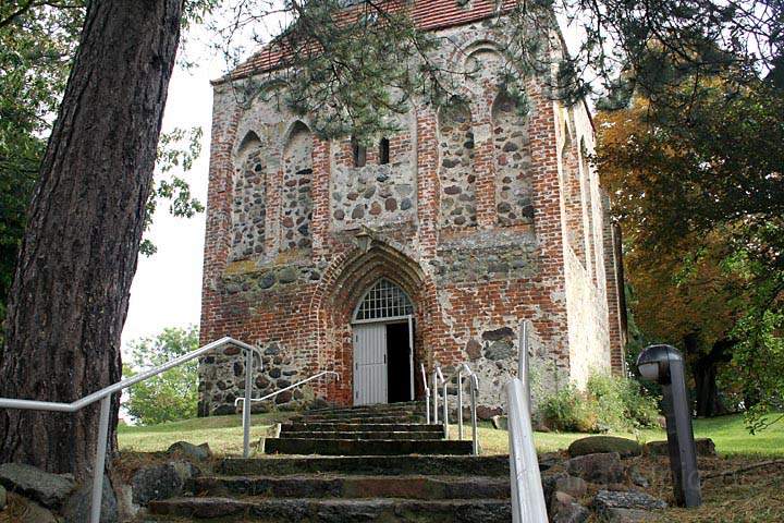 eu_de_usedom_010.jpg - Die Kirche St. Jacobus aus dem 14. Jahrhundert in Zirchow