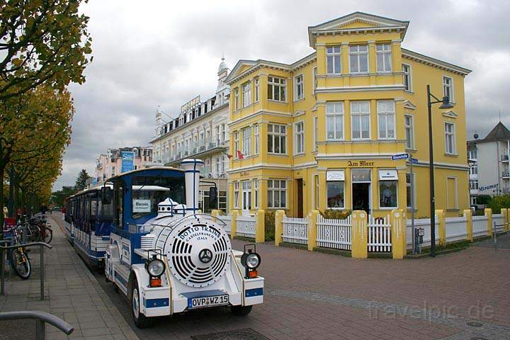 eu_de_usedom_012.jpg - Bderarchitektur der Strandpromenade im Seebad Ahlbeck