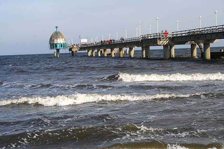 eu_de_usedom_035.jpg - Die Seebrcke mit Tauchgondel im Seebad Zinnowitz