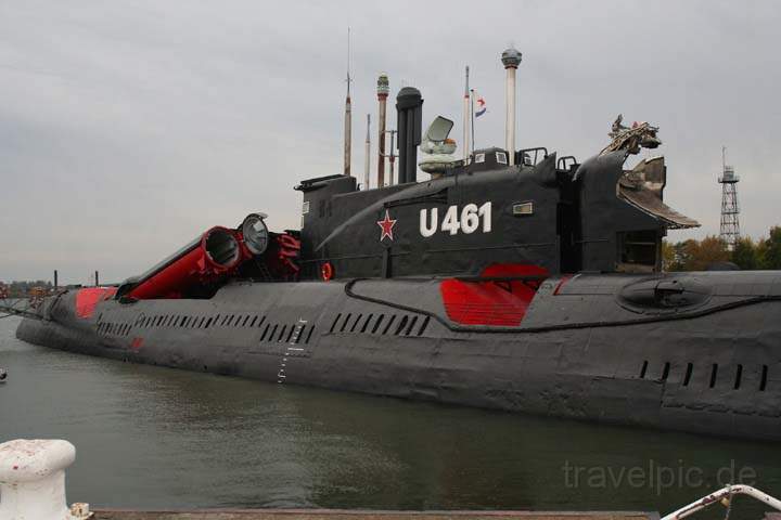 eu_de_usedom_038.jpg - Das Museums-U-Boot im Hafen von Pennemnde