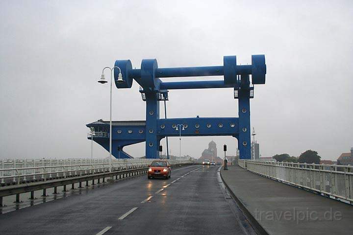 eu_de_usedom_040.jpg - Die Hebebrcke Blaues Wunder in Wolgast ist nrdliches Tor zur Insel Usedom