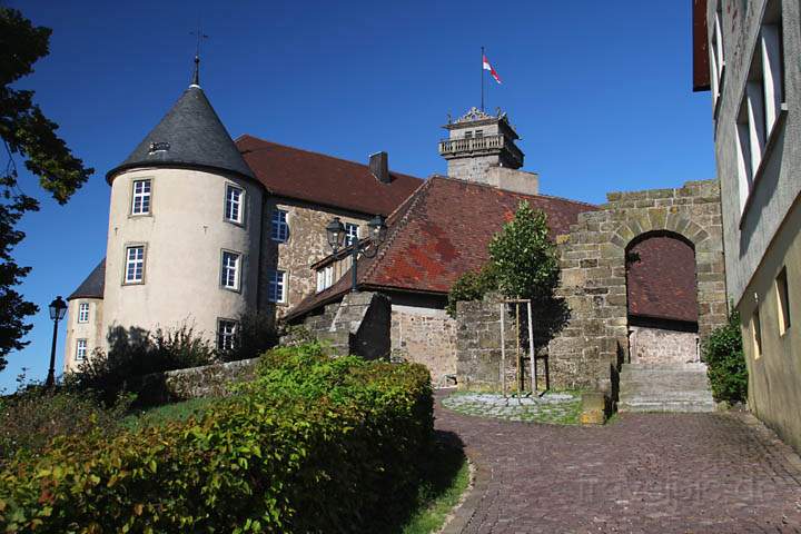 eu_de_waldenburg_011.jpg - Die Stadtmauer und das Schlo zu Waldenburg im Hohenlohekreis