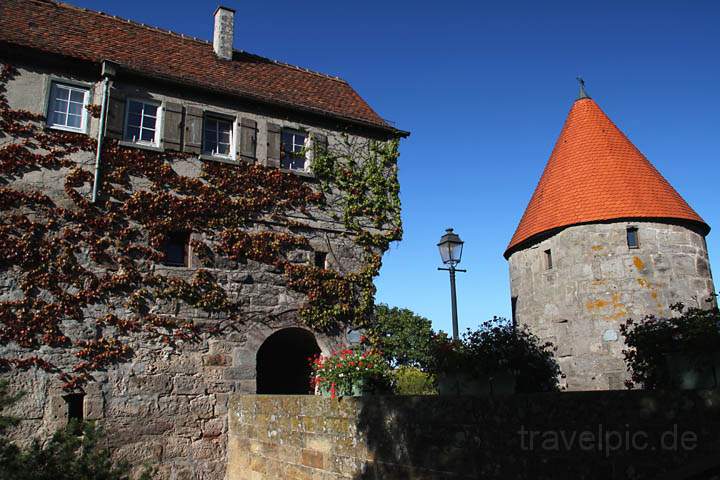 eu_de_waldenburg_019.jpg - Ein Durchgang an der Stadtmauer von Waldenburg im HOK