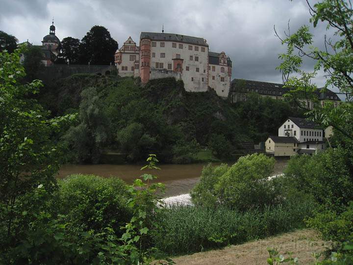 eu_de_weilburg_001.jpg - Die Burgfestung trohnt oberhalb der Lahn in Weilburg