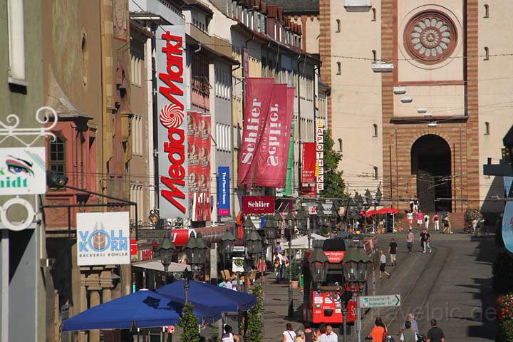 eu_de_wuerzburg_008.jpg - Blick auf die Domstrae in Wrzburg