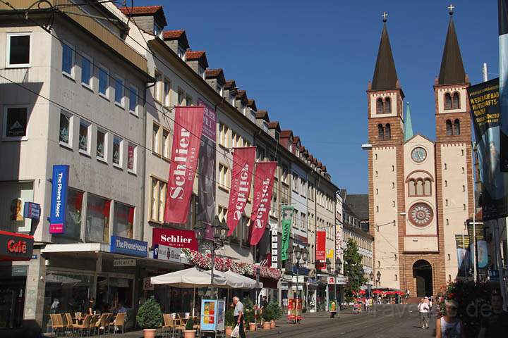 eu_de_wuerzburg_012.jpg - Die Domstrae zur Innenstadt von Wrzburg mit dem St. Kiliansdom