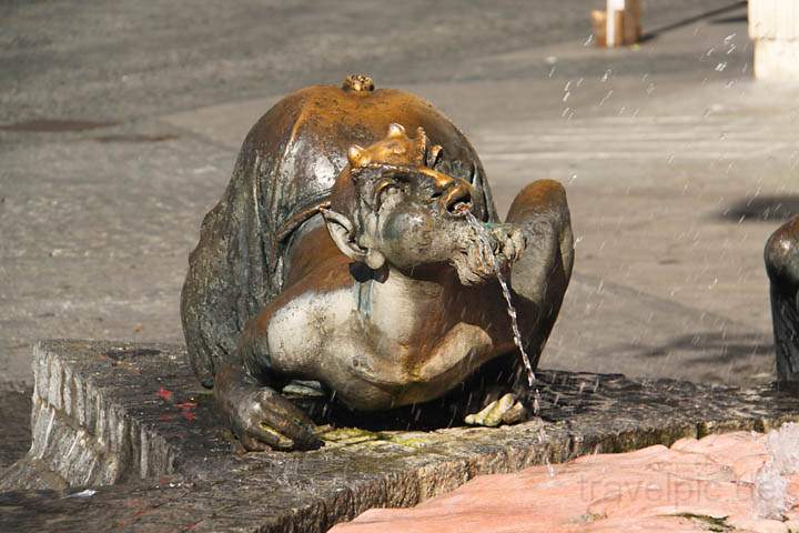 eu_de_wuerzburg_013.jpg - Der Brunnen am Sternplatz in der Innenstadt von Wrzburg