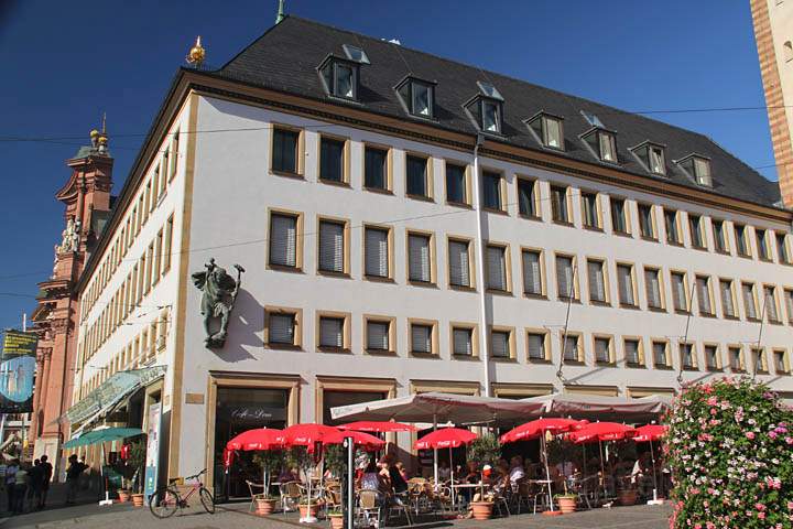 eu_de_wuerzburg_014.jpg - Das Cafe am Dom ist ein schner Platz zum Ausruhen