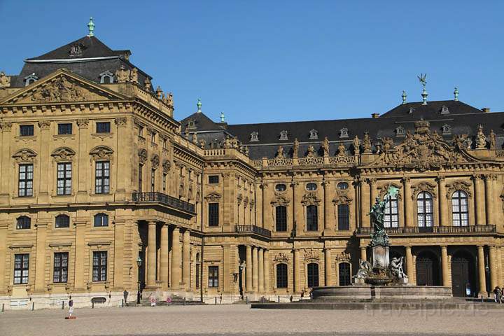 eu_de_wuerzburg_016.jpg - Blick auf die Front der Wrzburger Residenz