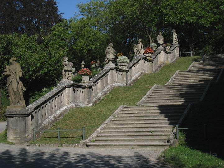 eu_de_wuerzburg_020.jpg - Eine Treppe im Hofgarten der Wrzburger Residenz