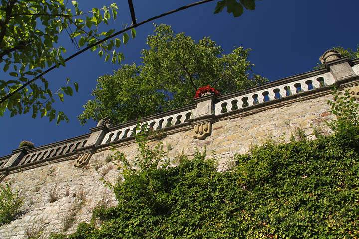 eu_de_wuerzburg_022.jpg - Eine Mauer im Hofgarten der Wrzburger Residenz