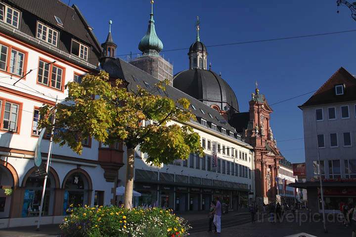 eu_de_wuerzburg_024.jpg - Eine schne Kulisse am Markt in Wrzburg