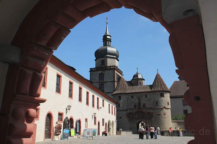 eu_de_wuerzburg_marienberg_004.jpg - Das Scherenbergtor der Festung Marienberg in Wrzburg