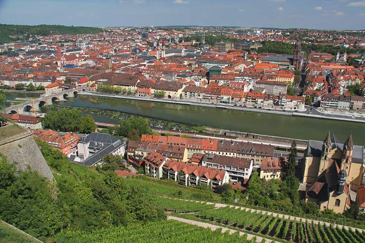 eu_de_wuerzburg_marienberg_013.jpg - Blick auf die Altstadt von Wrzburg von der Festung