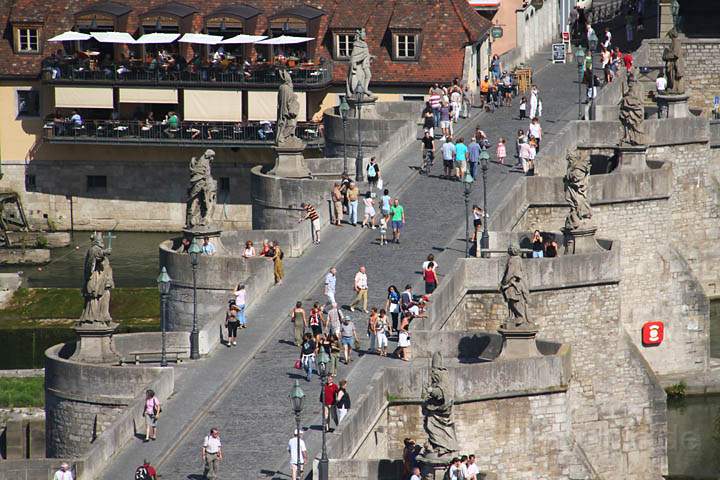 eu_de_wuerzburg_marienberg_017.jpg - Sommer auf der alten Mainbrcke zu Wrzburg