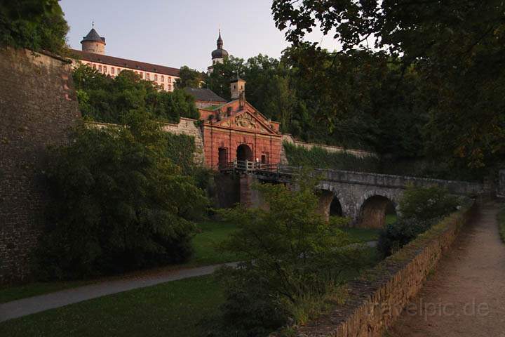 eu_de_wuerzburg_marienberg_019.jpg - Der Aufgang zur Burgfestung Marienberg von der Innenstadt Wrzburg aus