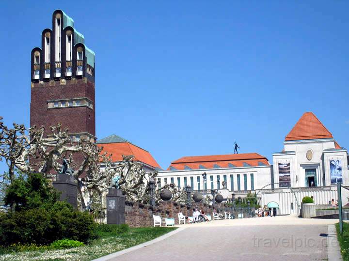 eu_de_darmstadt_012.jpg - Der Hochzeitsturm auf der Mathildenhhe ist ein Wahrzeichen von Darmstadt