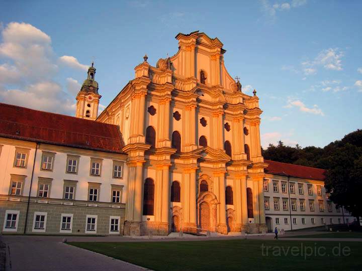 eu_de_fuerstenfeldbruck_015.jpg - Die Klosterkirche St. Maria des Klosters von Frstenfeldbruck