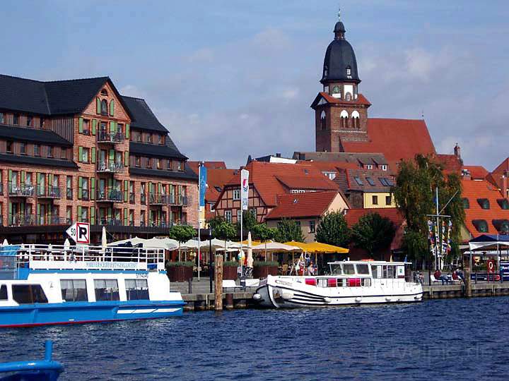 eu_de_mecklenburgische_seenplatte_005.jpg - Der Stadthafen von Waren, Mecklenburg-Vorpommern