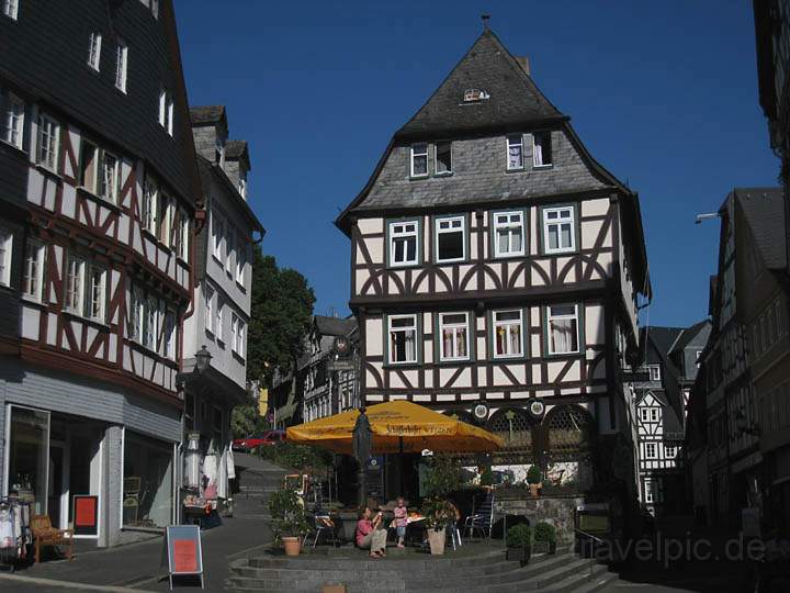 eu_de_wetzlar_003.jpg - Am Eisenmarkt mit historischen Fachwerkhusern in Wetzlar an der Lahn