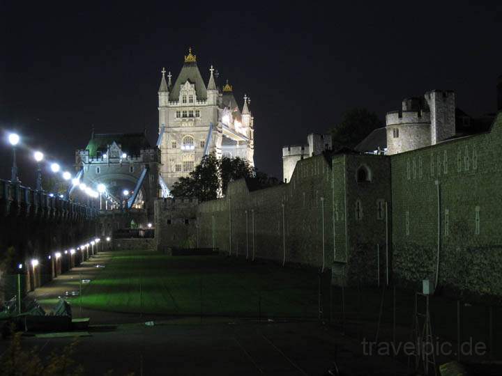 eu_gb_london_018.jpg - Blick auf den Tower und die Tower Bridge