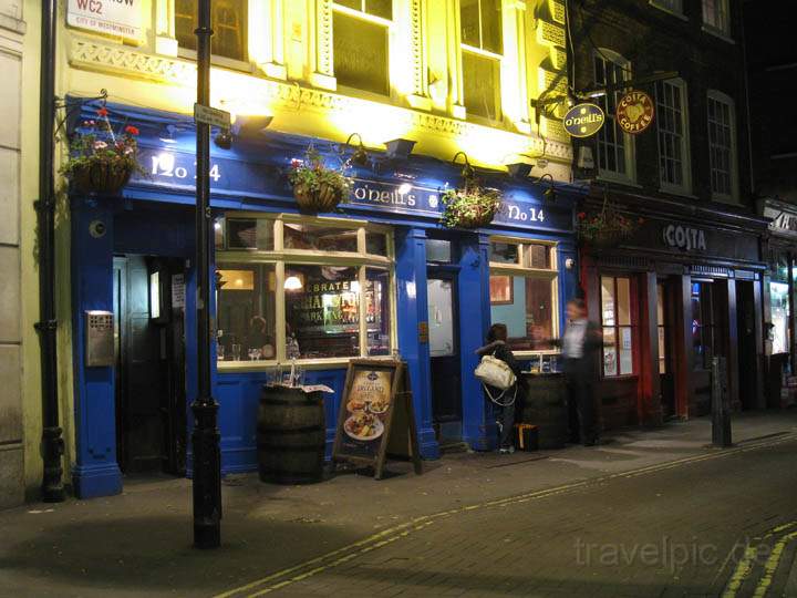 eu_gb_london_023.jpg - Pubs in der New Row von Covent Garden in West End London