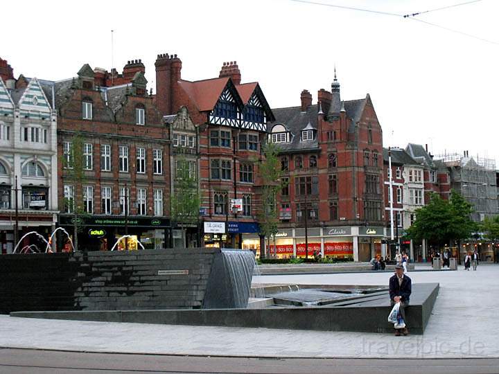 eu_gb_nottingham_011.jpg - Die Huser am Old Market Square in Zentrum von Nottingham