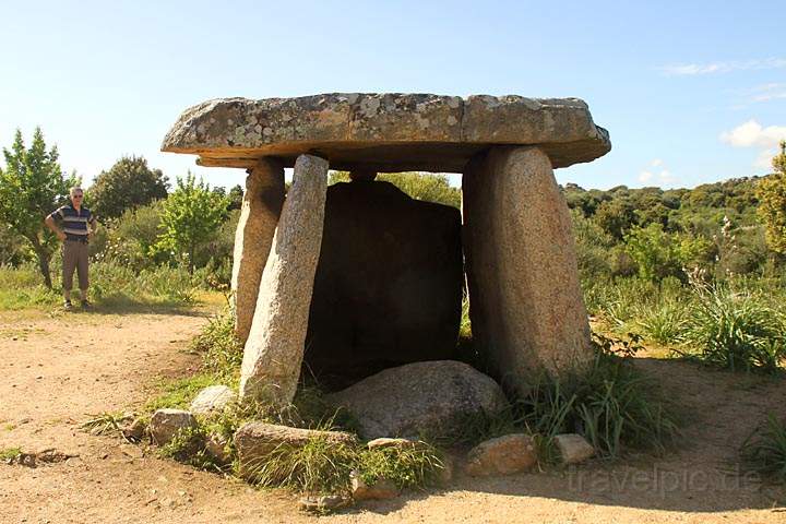 eu_fr_korsika_IMG_0035.jpg - groes Dolmengrab bei Cauria, Sdwest-Korsika