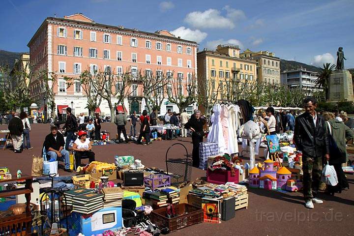 eu_fr_korsika_IMG_7051.jpg - Krmermarkt auf dem Place St Nikolas in Bastia, Korsika