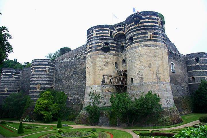 eu_fr_loire_tal_003.jpg - Angers mit dem mchtigen Schlo von Angers im Loiretal